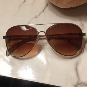 Aviator style sunglasses